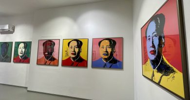 Barevná symfonie pod Týnským chrámem: Warholův svět ožívá v Central Gallery